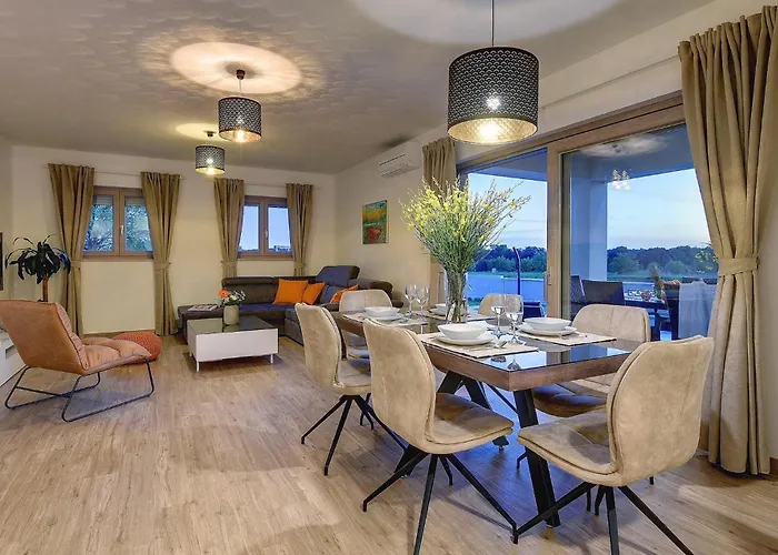 Будинок відпочинку Moraceae *