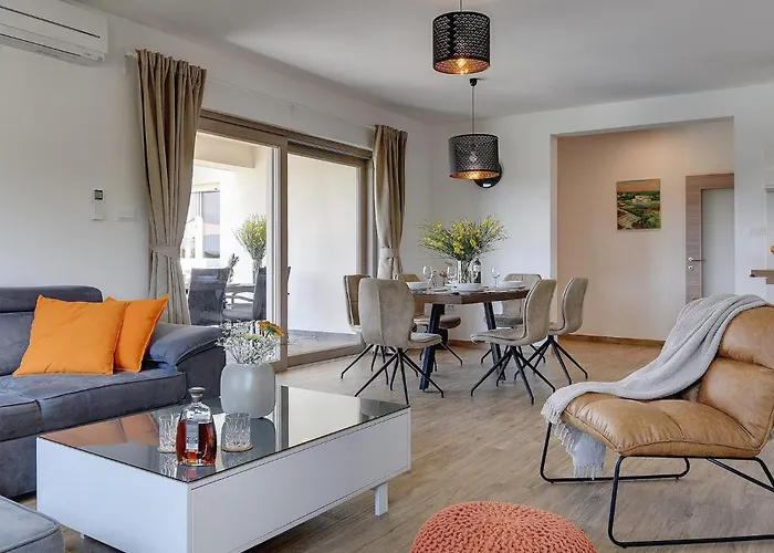 Moraceae 펜션 풀라