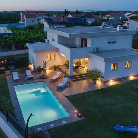 Vikendica Moraceae Pula