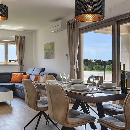 Vikendica Moraceae Pula